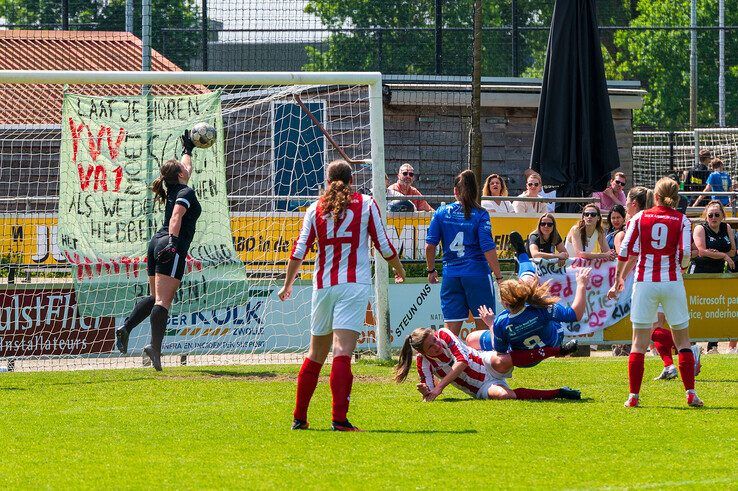 IJVV Vrouwen werd kampioen door met 0-4 te winnen van WVF. - Foto: Peter Denekamp