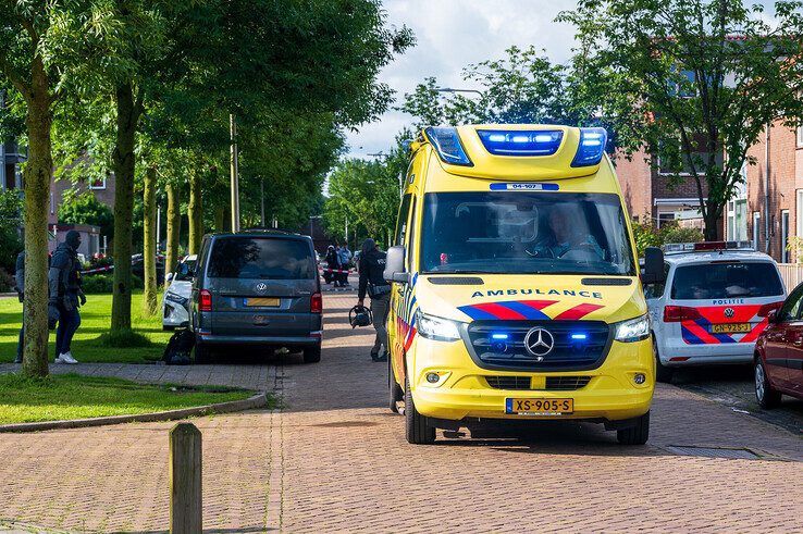 Arrestatieteam overmeestert verwarde man in Holtenbroek - Foto: Peter Denekamp