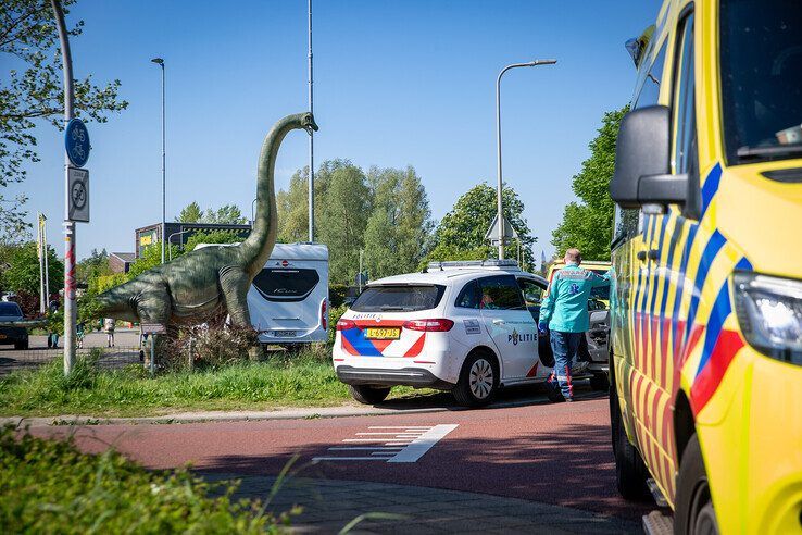 Fietser gewond na aanrijding met scooter in Zwolle - Foto: Hugo Janssen