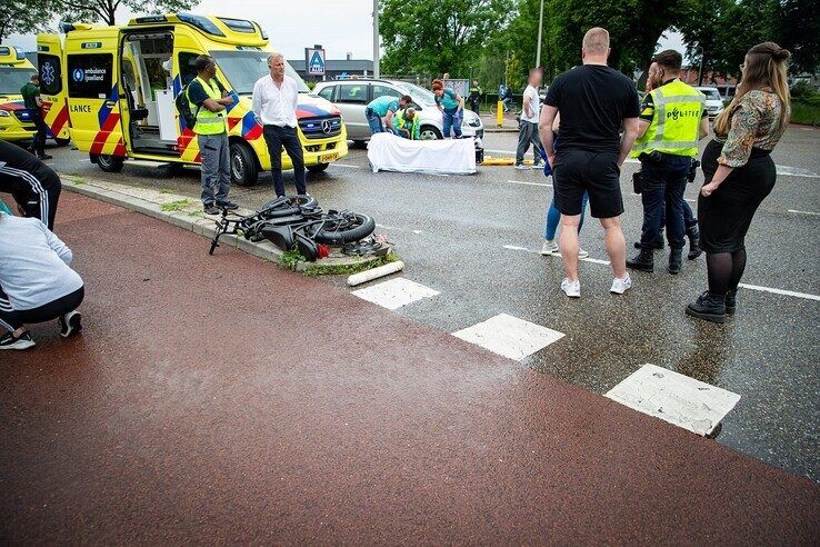 Een van de opzittenden van de fatbike werd met spoed naar het ziekenhuis gebracht. - Foto: Hugo Janssen