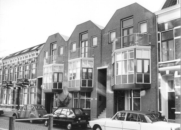 Aplein in 1989 na renovatie. De bouwstijl is in de stijl van Aldo van Eyck. - Foto: Collectie Overijssel