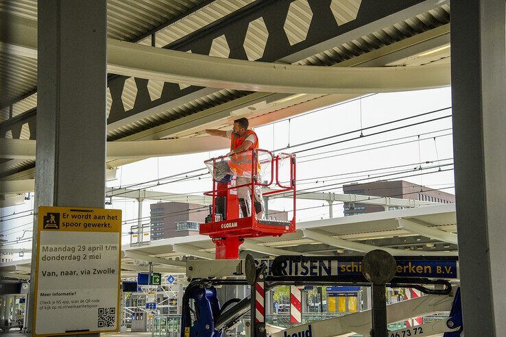 In beeld: Station Zwolle en Hoge Spoorbrug flink onderhanden genomen tijdens treinvrije periode - Foto: Obbe Bakker