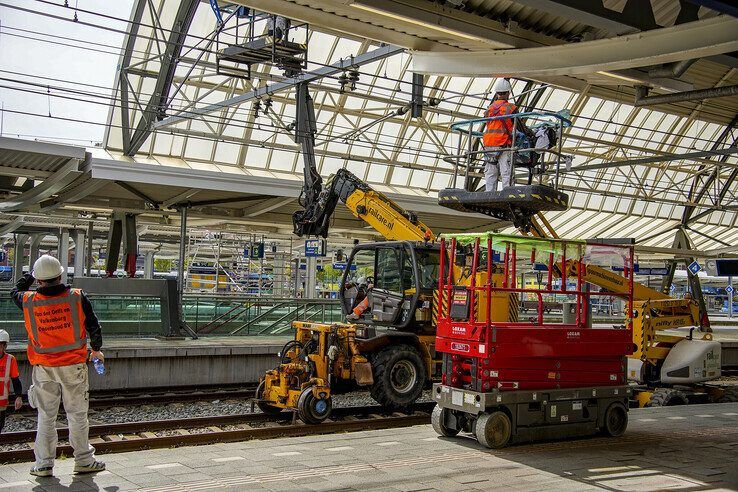 In beeld: Station Zwolle en Hoge Spoorbrug flink onderhanden genomen tijdens treinvrije periode - Foto: Obbe Bakker