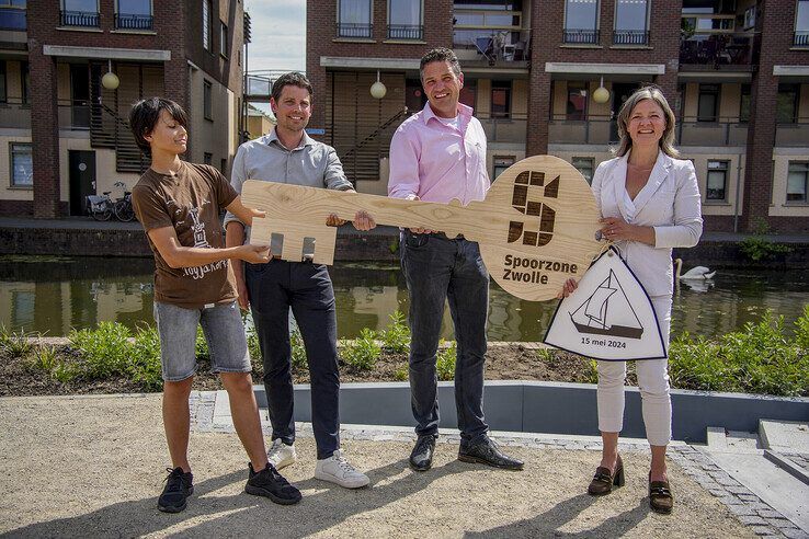 Vernieuwde Koggelaan feestelijk geopend, automobilisten rijden regelmatig fietstunnel in - Foto: Obbe Bakker