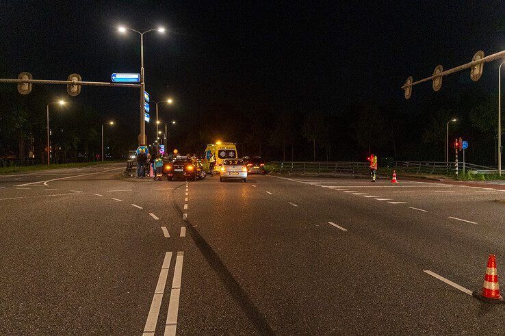 Flinke verkeershinder na ongeval met taxi op Ceintuurbaan - Foto: Peter Denekamp