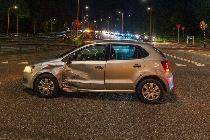 Flinke verkeershinder na ongeval met taxi op Ceintuurbaan - Foto: Peter Denekamp