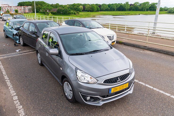 Files in Zwolle en Hattem door kettingbotsing op IJsselbrug - Foto: Peter Denekamp