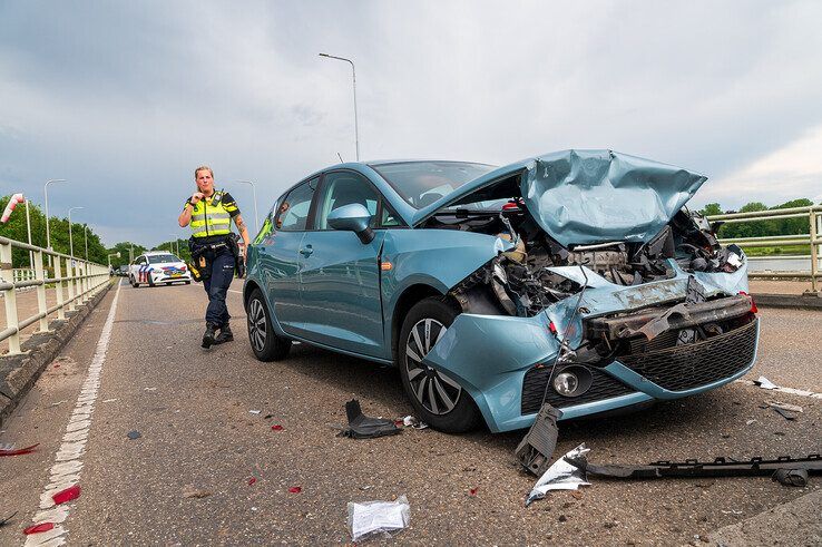 Files in Zwolle en Hattem door kettingbotsing op IJsselbrug - Foto: Peter Denekamp