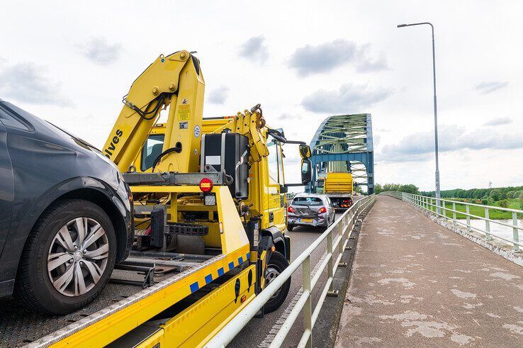 Files in Zwolle en Hattem door kettingbotsing op IJsselbrug - Foto: Peter Denekamp