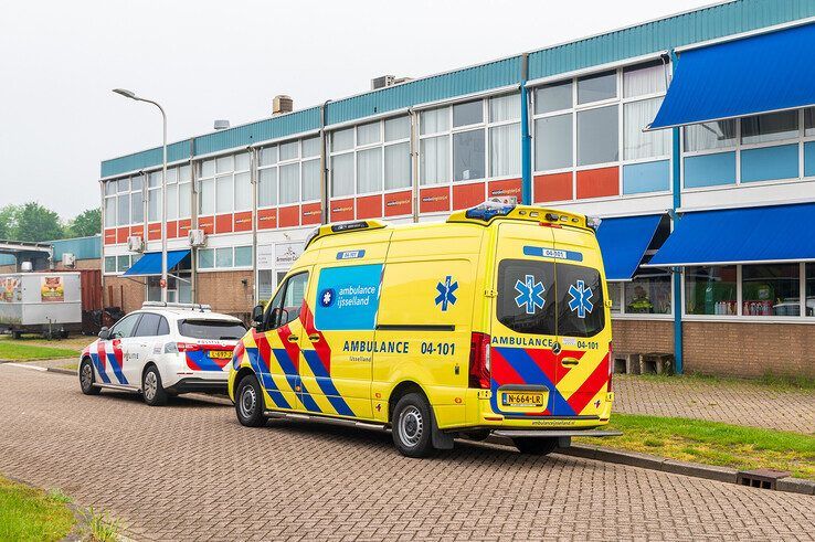 Op de Marconistraat is een fietsster gewond geraakt. - Foto: Peter Denekamp