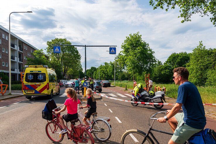 De Middelweg werd na het ongeval geruime tijd afgesloten. - Foto: Peter Denekamp