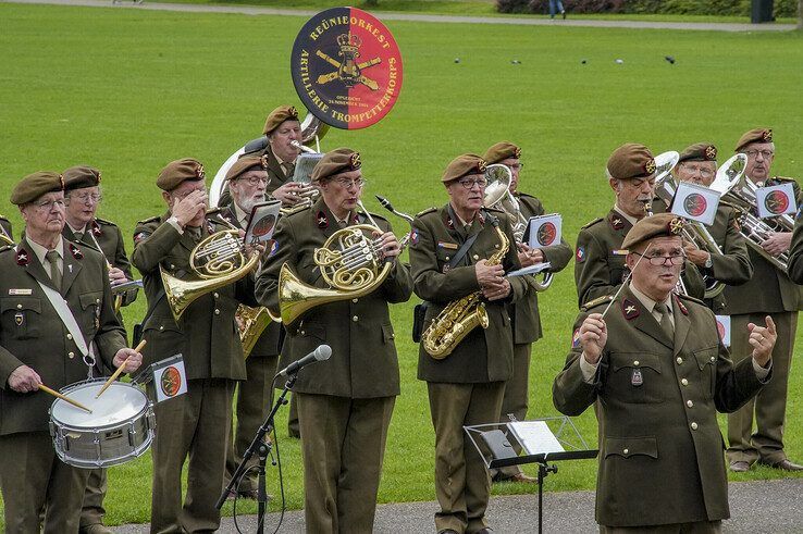 In beeld: Luchtafweergeschut en kanonschoten bij provinciehuis Overijssel - Foto: Obbe Bakker