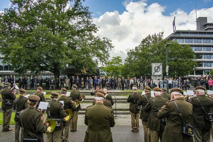 In beeld: Luchtafweergeschut en kanonschoten bij provinciehuis Overijssel - Foto: Obbe Bakker