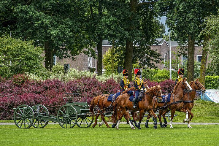 In beeld: Luchtafweergeschut en kanonschoten bij provinciehuis Overijssel - Foto: Obbe Bakker