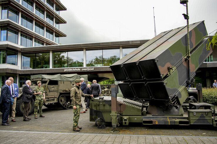 In beeld: Luchtafweergeschut en kanonschoten bij provinciehuis Overijssel - Foto: Obbe Bakker