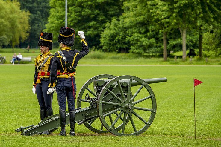 In beeld: Luchtafweergeschut en kanonschoten bij provinciehuis Overijssel - Foto: Obbe Bakker