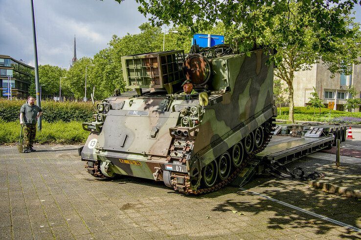 In beeld: Luchtafweergeschut en kanonschoten bij provinciehuis Overijssel - Foto: Obbe Bakker