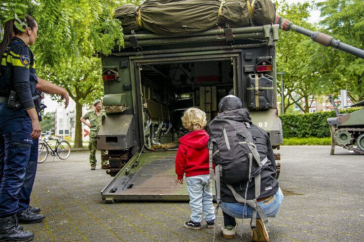 In beeld: Luchtafweergeschut en kanonschoten bij provinciehuis Overijssel - Foto: Obbe Bakker