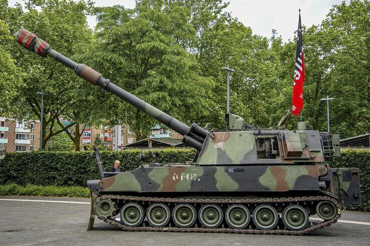 In beeld: Luchtafweergeschut en kanonschoten bij provinciehuis Overijssel - Foto: Obbe Bakker