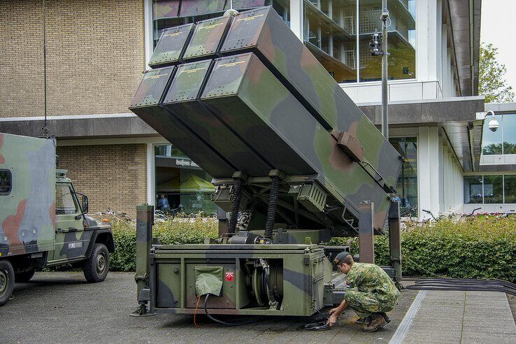 In beeld: Luchtafweergeschut en kanonschoten bij provinciehuis Overijssel - Foto: Obbe Bakker