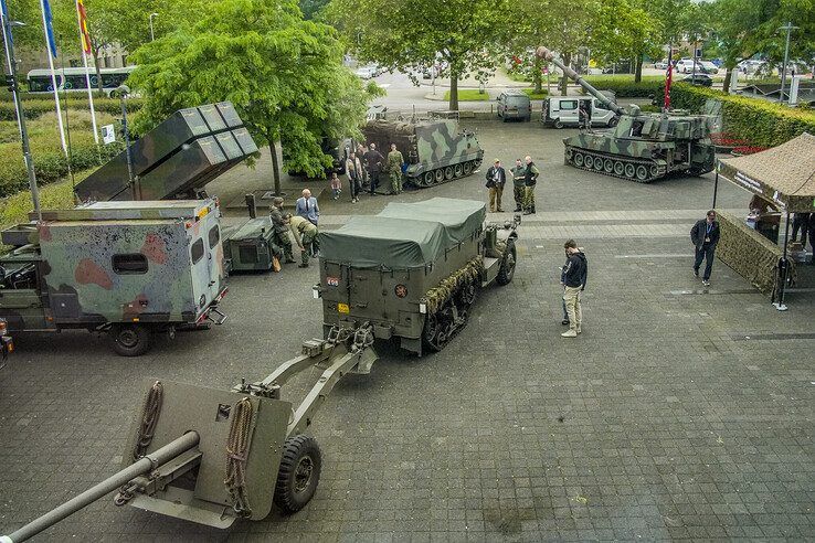 In beeld: Luchtafweergeschut en kanonschoten bij provinciehuis Overijssel - Foto: Obbe Bakker