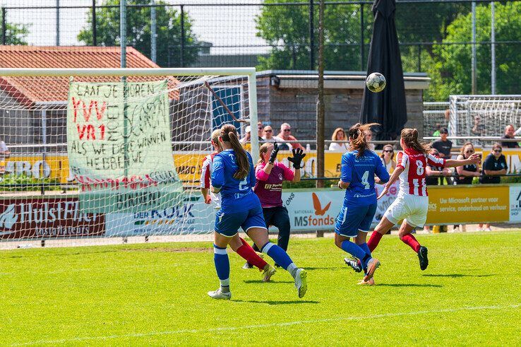 In beeld: WVF verliest laatste competitieduel van kampioen IJVV - Foto: Peter Denekamp