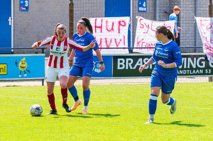 In beeld: WVF verliest laatste competitieduel van kampioen IJVV - Foto: Peter Denekamp