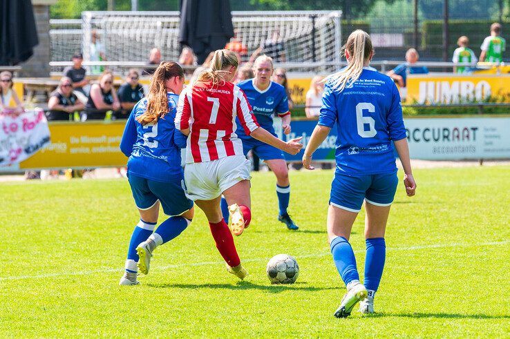 In beeld: WVF verliest laatste competitieduel van kampioen IJVV - Foto: Peter Denekamp