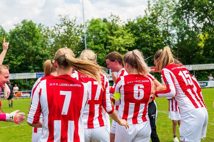 In beeld: WVF verliest laatste competitieduel van kampioen IJVV - Foto: Peter Denekamp