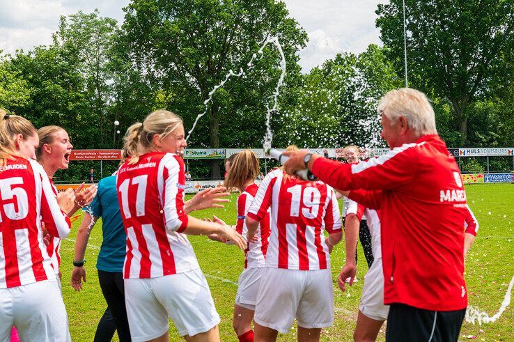 In beeld: WVF verliest laatste competitieduel van kampioen IJVV - Foto: Peter Denekamp