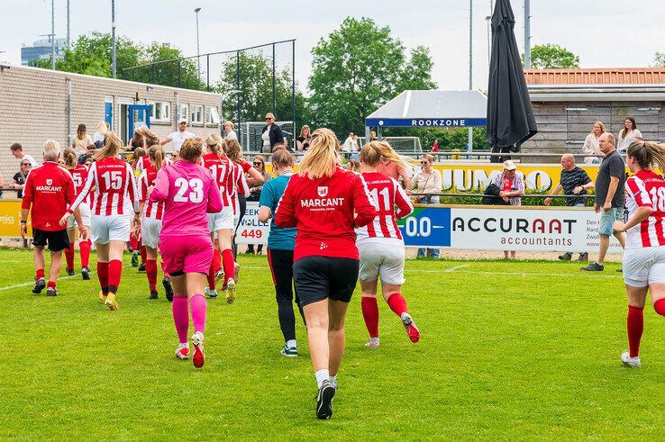 In beeld: WVF verliest laatste competitieduel van kampioen IJVV - Foto: Peter Denekamp