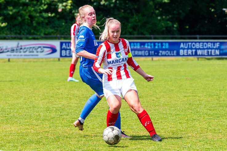 In beeld: WVF verliest laatste competitieduel van kampioen IJVV - Foto: Peter Denekamp