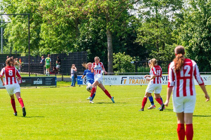 In beeld: WVF verliest laatste competitieduel van kampioen IJVV - Foto: Peter Denekamp