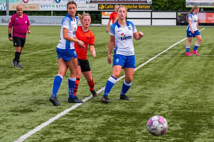 In beeld: Voetbalvrouwen ZAC vegen eersteklasser Sparta Nijkerk van de mat in halve bekerfinale - Foto: Peter Denekamp