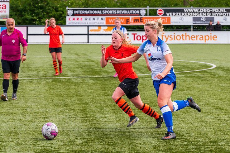 In beeld: Voetbalvrouwen ZAC vegen eersteklasser Sparta Nijkerk van de mat in halve bekerfinale - Foto: Peter Denekamp