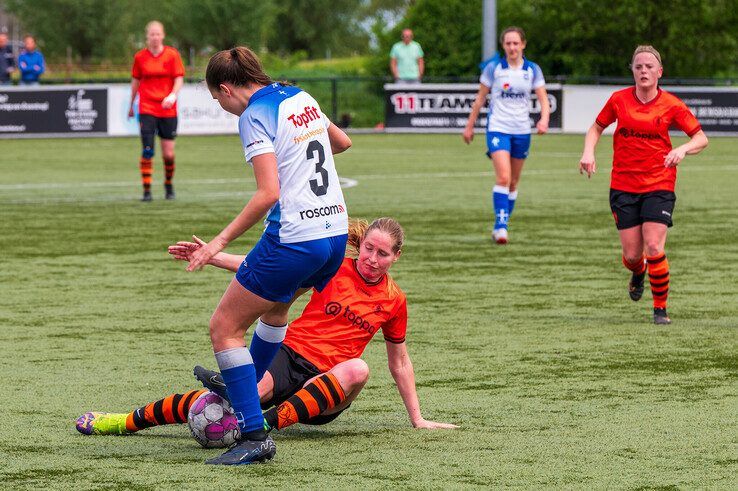 In beeld: Voetbalvrouwen ZAC vegen eersteklasser Sparta Nijkerk van de mat in halve bekerfinale - Foto: Peter Denekamp