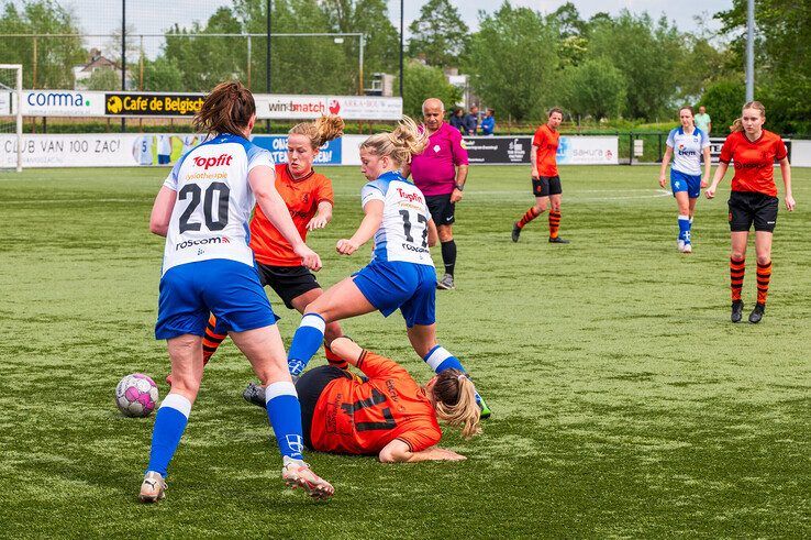 In beeld: Voetbalvrouwen ZAC vegen eersteklasser Sparta Nijkerk van de mat in halve bekerfinale - Foto: Peter Denekamp