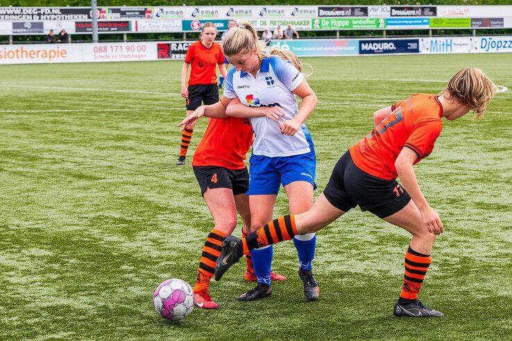 In beeld: Voetbalvrouwen ZAC vegen eersteklasser Sparta Nijkerk van de mat in halve bekerfinale - Foto: Peter Denekamp