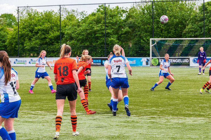 In beeld: Voetbalvrouwen ZAC vegen eersteklasser Sparta Nijkerk van de mat in halve bekerfinale - Foto: Peter Denekamp