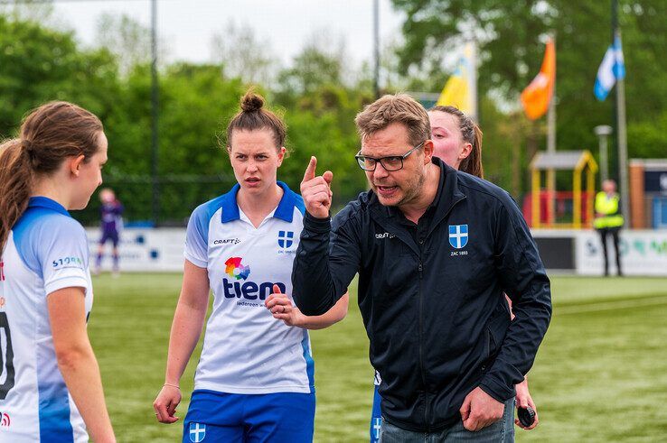 In beeld: Voetbalvrouwen ZAC vegen eersteklasser Sparta Nijkerk van de mat in halve bekerfinale - Foto: Peter Denekamp