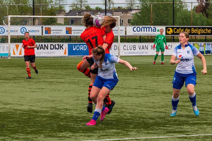 In beeld: Voetbalvrouwen ZAC vegen eersteklasser Sparta Nijkerk van de mat in halve bekerfinale - Foto: Peter Denekamp