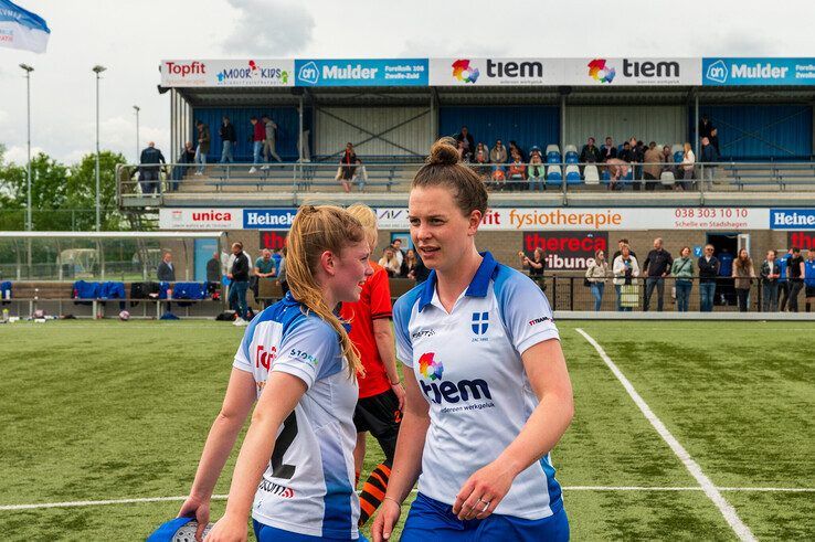 In beeld: Voetbalvrouwen ZAC vegen eersteklasser Sparta Nijkerk van de mat in halve bekerfinale - Foto: Peter Denekamp