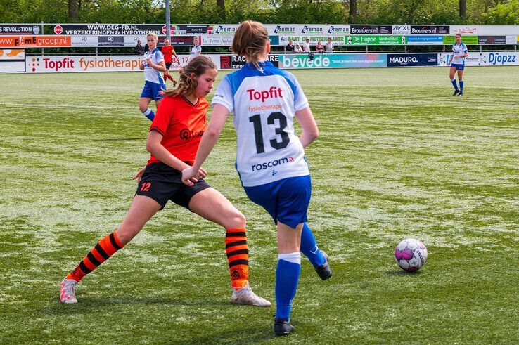 In beeld: Voetbalvrouwen ZAC vegen eersteklasser Sparta Nijkerk van de mat in halve bekerfinale - Foto: Peter Denekamp