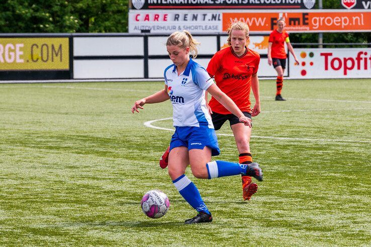 In beeld: Voetbalvrouwen ZAC vegen eersteklasser Sparta Nijkerk van de mat in halve bekerfinale - Foto: Peter Denekamp