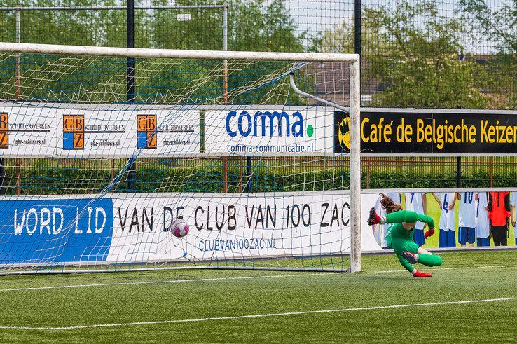 In beeld: Voetbalvrouwen ZAC vegen eersteklasser Sparta Nijkerk van de mat in halve bekerfinale - Foto: Peter Denekamp