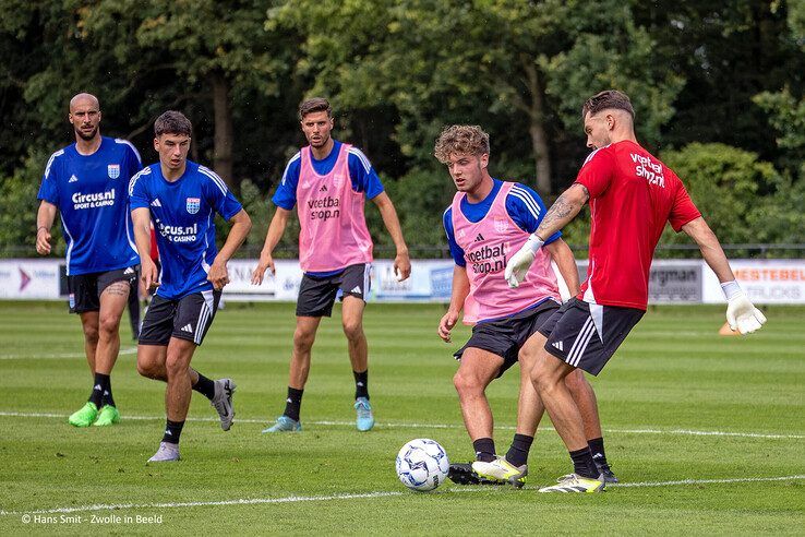 In beeld: Eerste training van nieuwe seizoen zit erop voor PEC Zwolle, zaterdag eerste oefenpot - Foto: Hans Smit