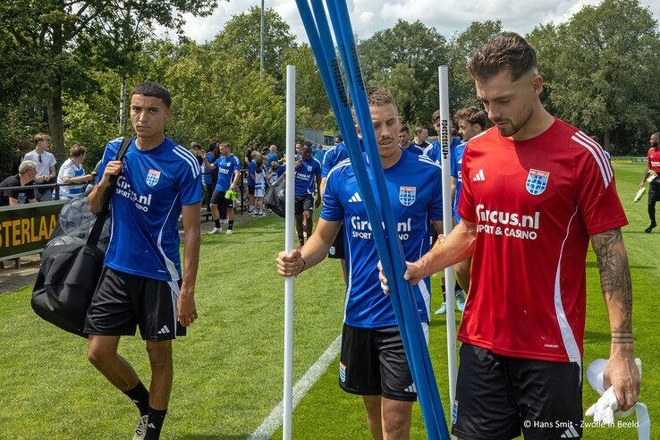 In beeld: Eerste training van nieuwe seizoen zit erop voor PEC Zwolle, zaterdag eerste oefenpot - Foto: Hans Smit