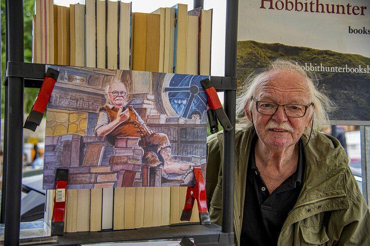 In beeld: Op jacht naar boeken langs de Zwolse stadsgracht - Foto: Obbe Bakker