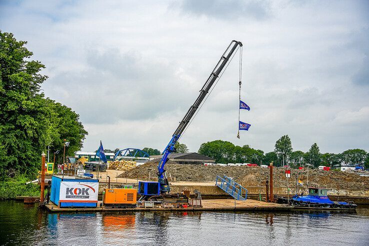 In beeld: Kijkje achter de schermen bij dijkversterking op Dag van de Bouw in Zwolle - Foto: Obbe Bakker