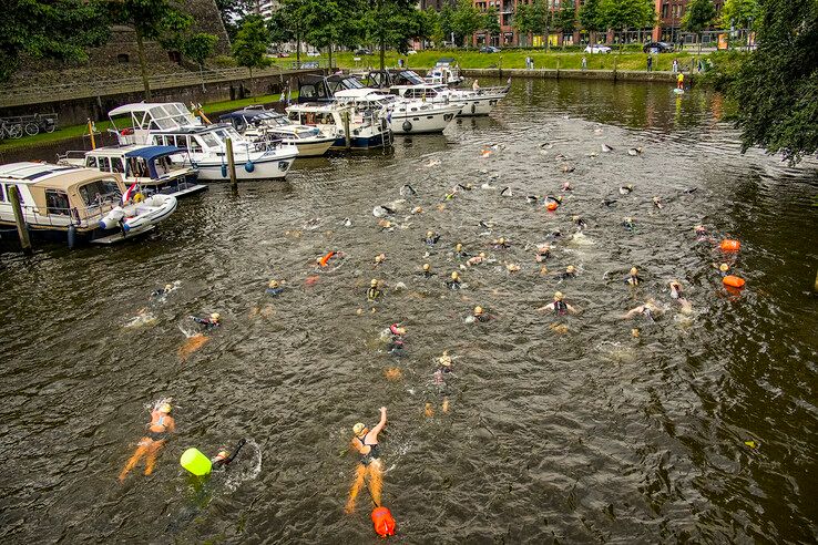 City Swim levert ruim 18.750 euro op voor goede doel - Foto: Obbe Bakker